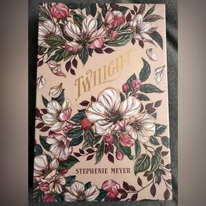 Twilight Collector’s Bundle – Deluxe Edition Hardcover + 20th Anniversary PB